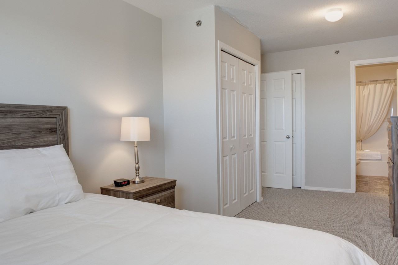 Lakewood Manor Apartments - Photo 4 of 6