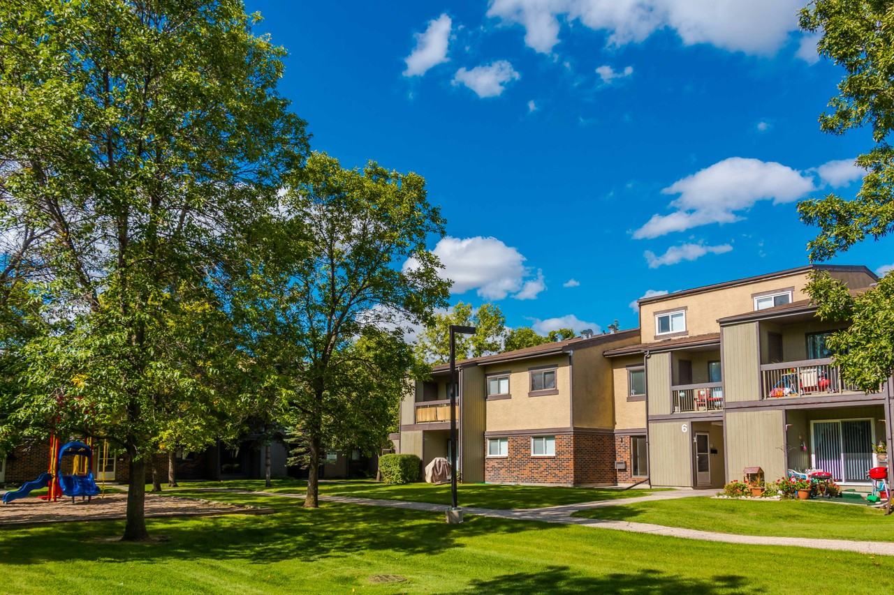 Roblin Oaks - Photo 6 of 10