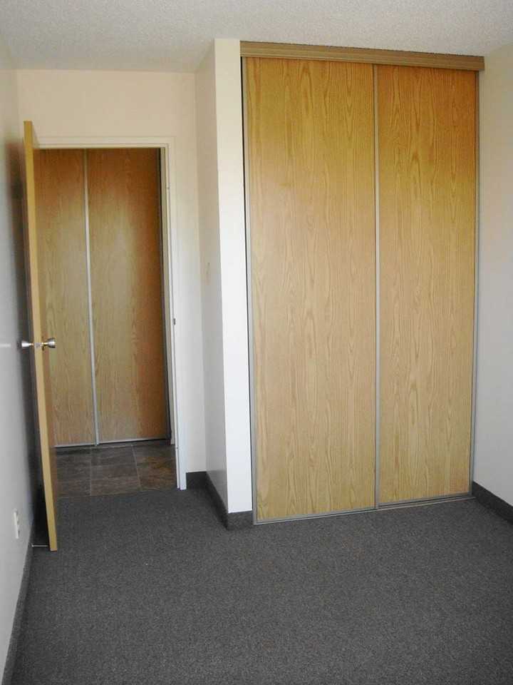 Hanover Court Apartments - Photo 5 of 6