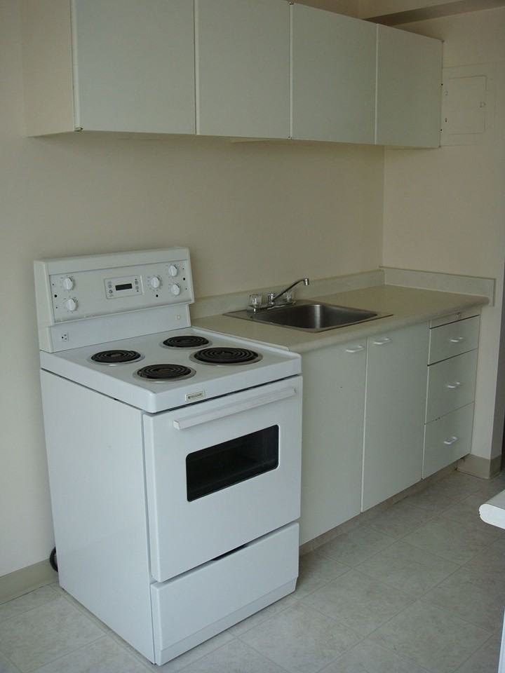 Windsor and Anola Apartments - Photo 2 of 6