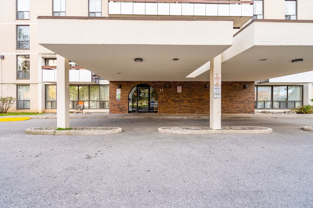 Bayview Square - Photo 4 of 50