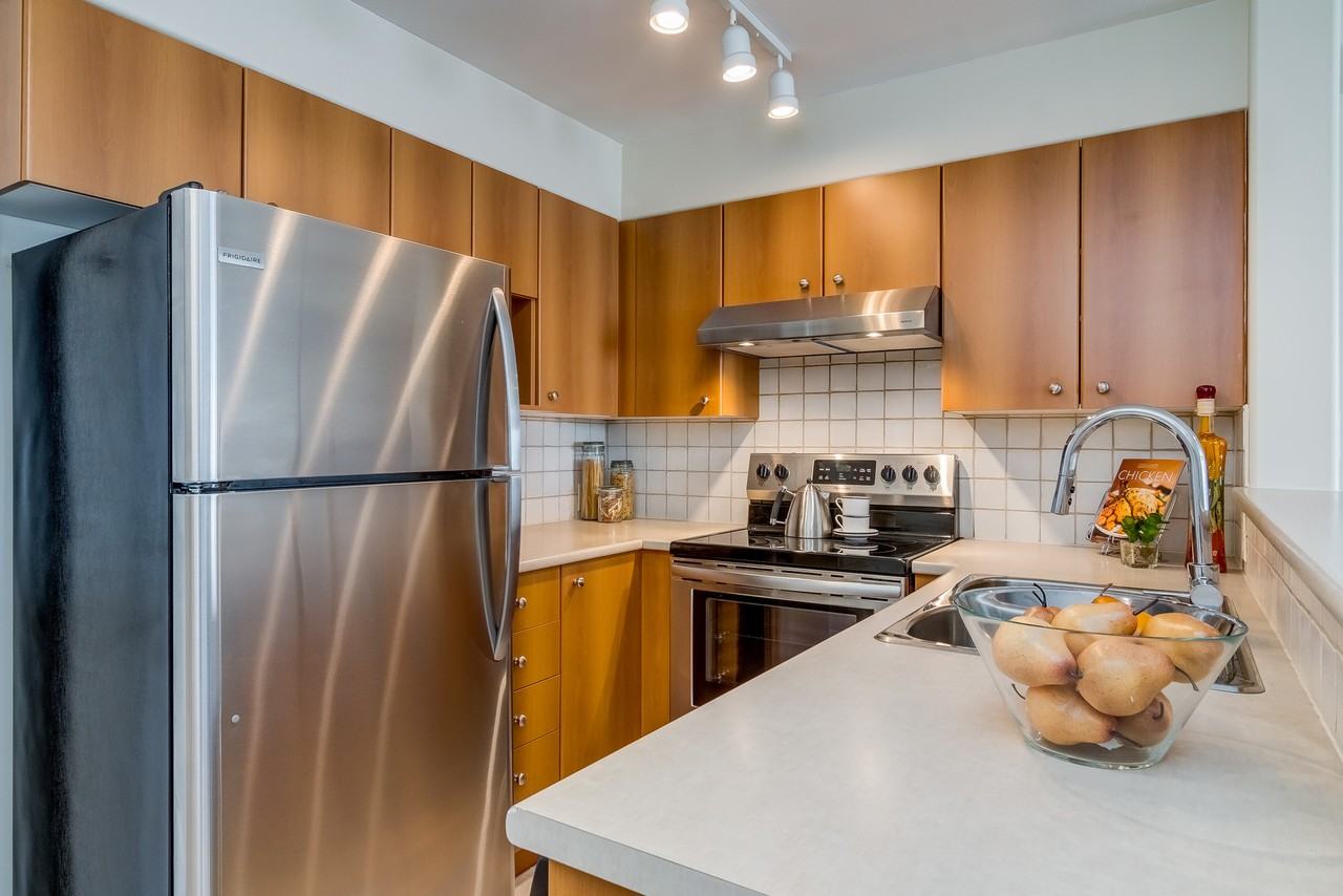 Regina Apts - Photo 3 of 10