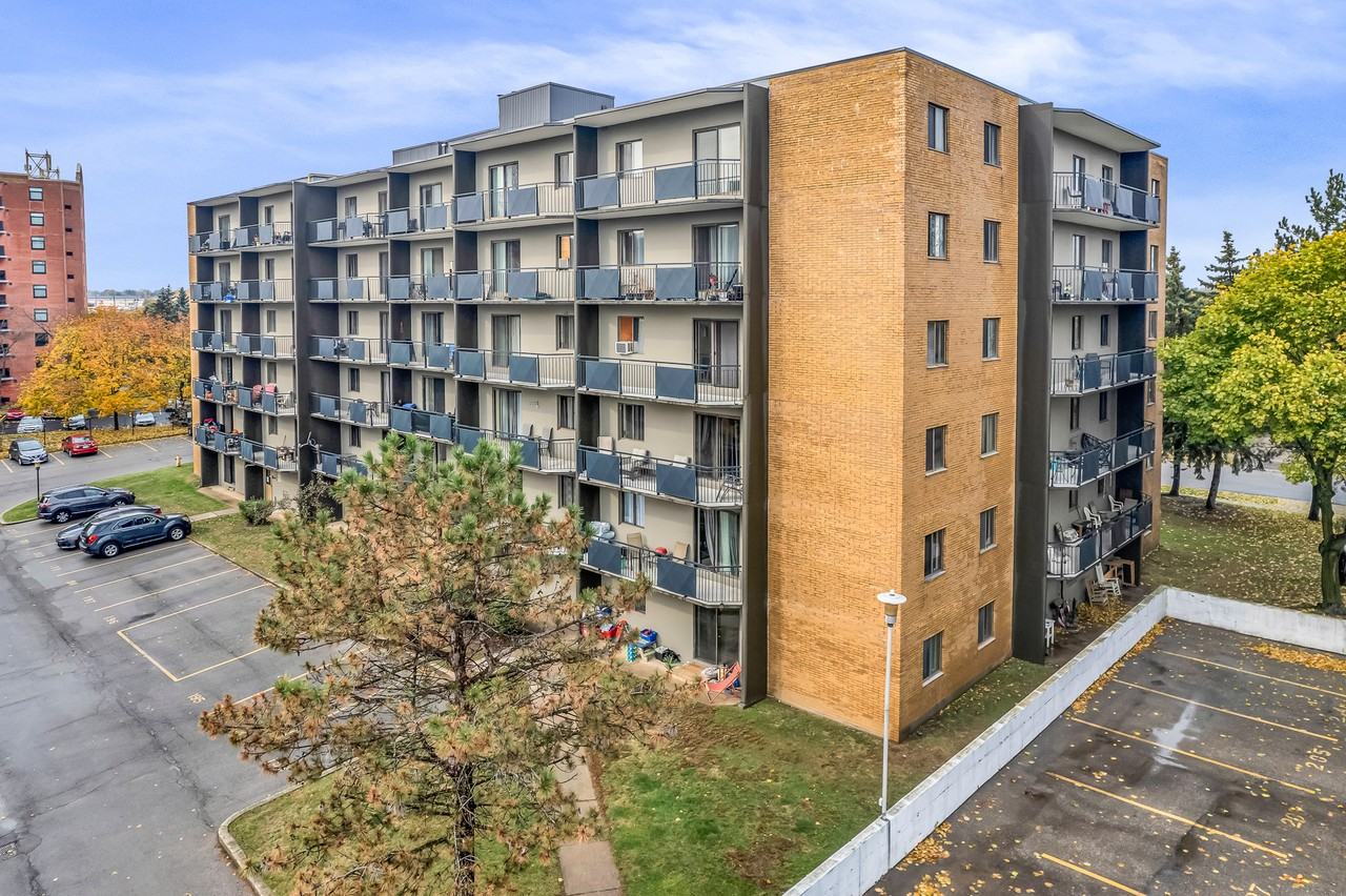 Lynden Park Towers - Photo 2 of 9