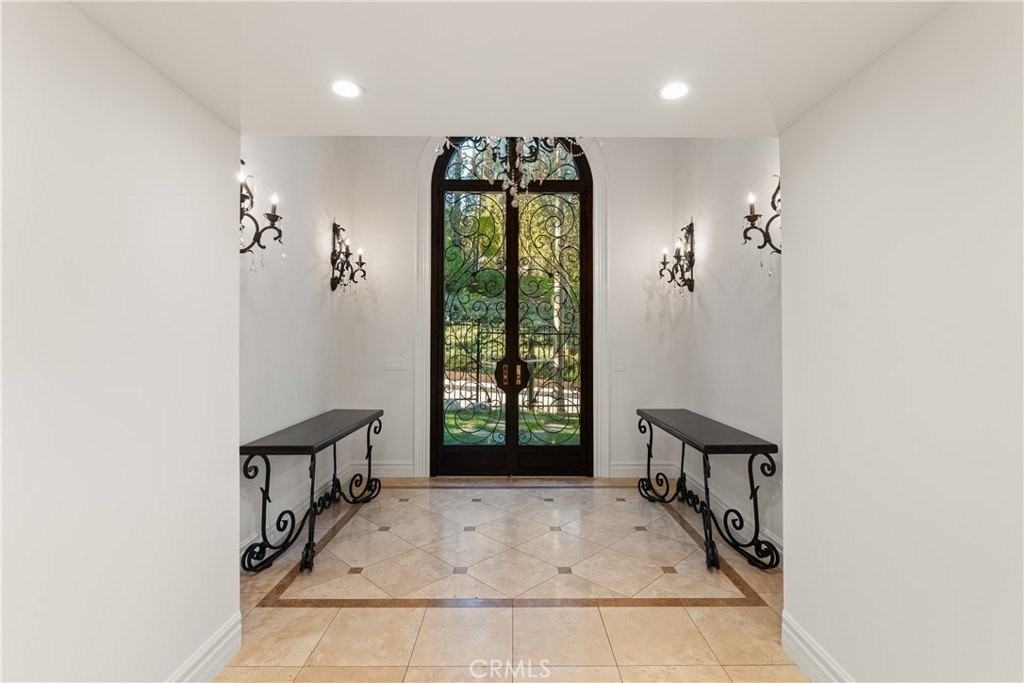 8152 Tianna Rd - Photo 3 of 39