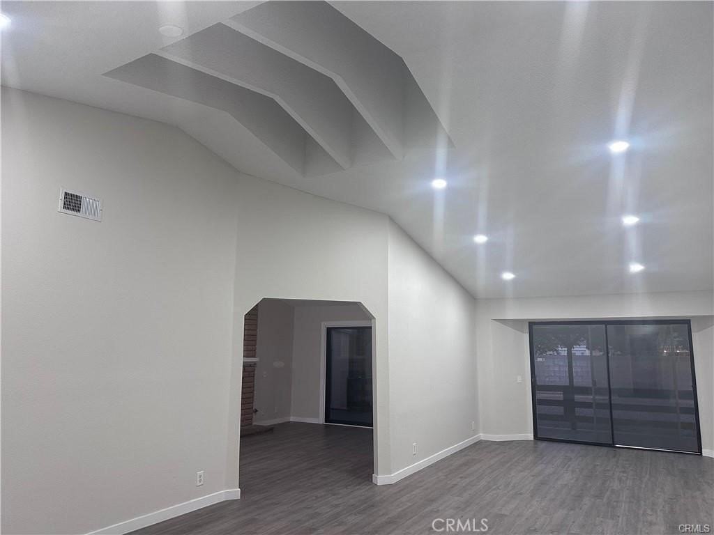 44026 Fine St - Photo 4 of 25