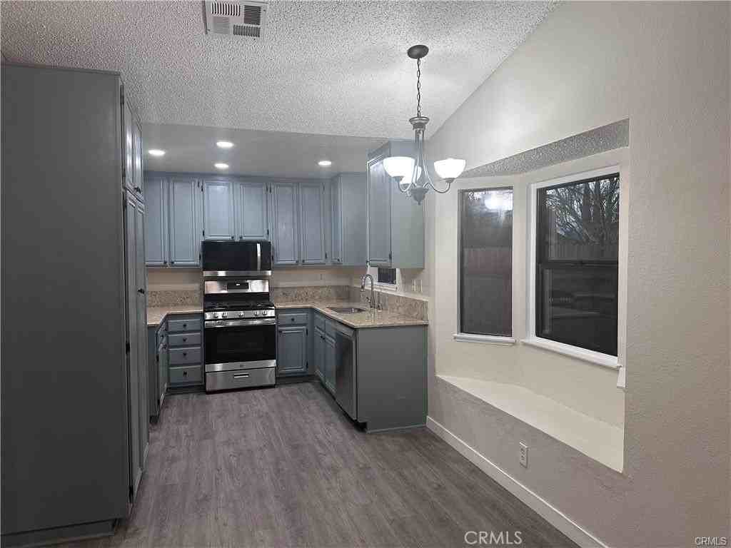 44026 Fine St - Photo 7 of 25