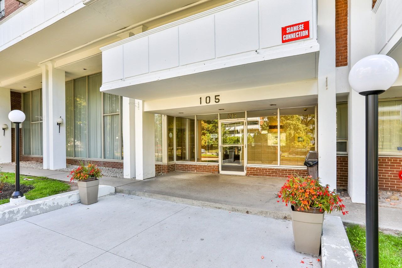 105 Rowena Drive - Photo 5 of 40