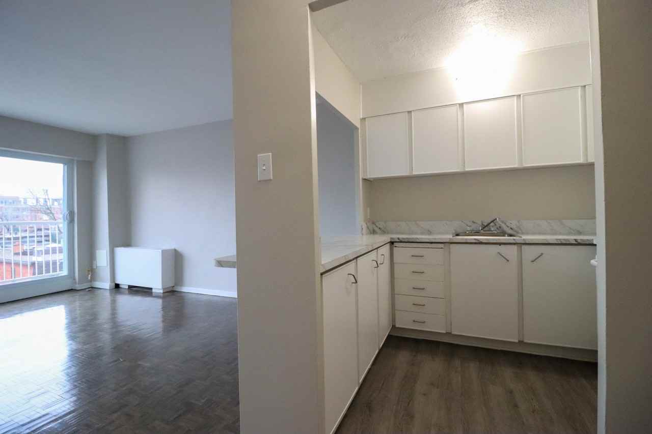 321 Waverley Street - Photo 5 of 15