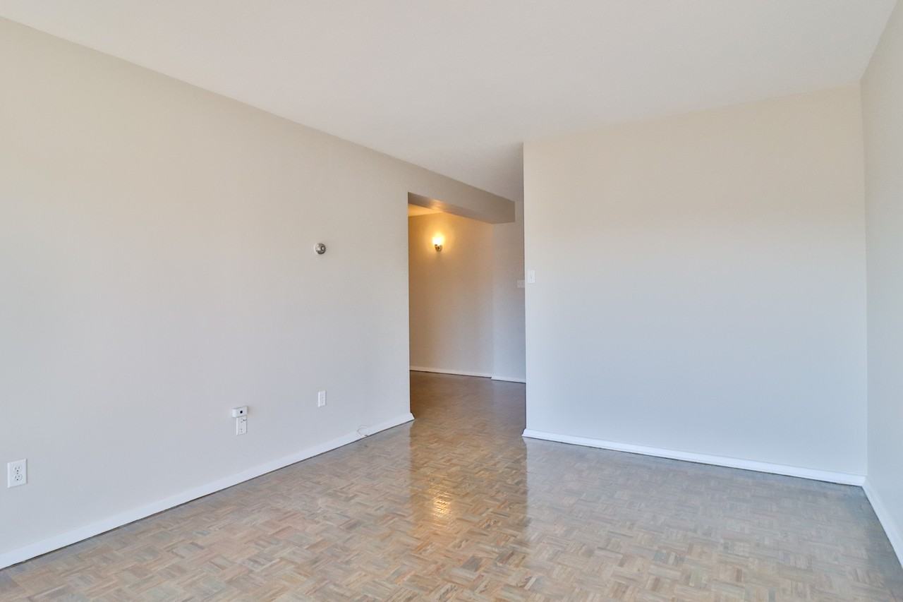 272 Bronson Avenue - Photo 3 of 19