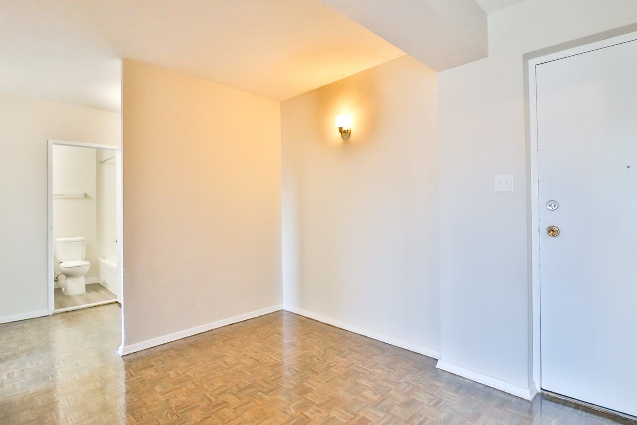 272 Bronson Avenue - Photo 5 of 10