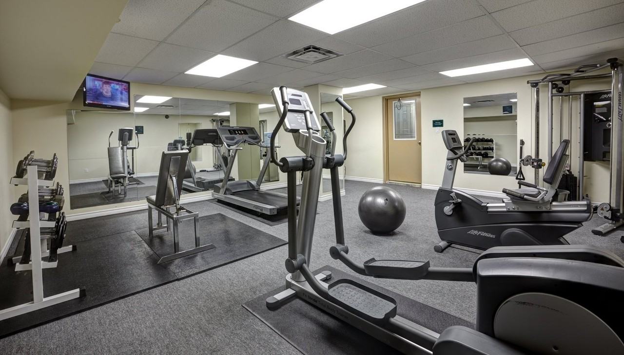 Royale Apartments - Photo 3 of 6