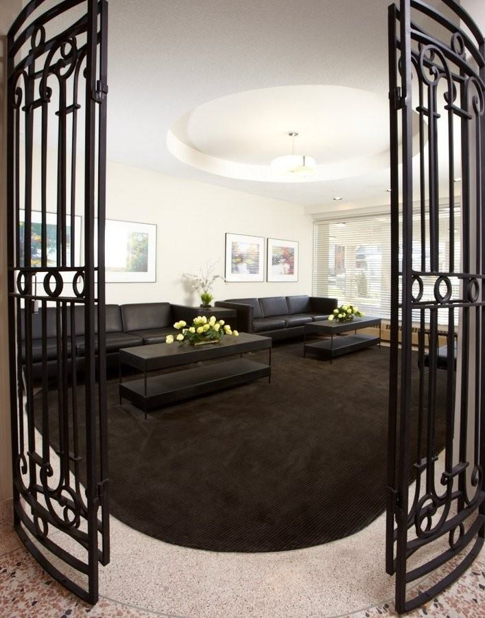 Royale Apartments - Photo 5 of 6