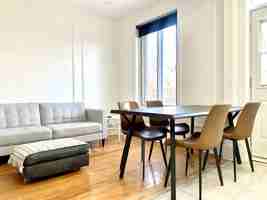 featured image of 5960 Av De Monkland