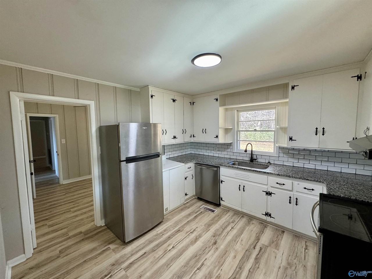 17456 Lucas Ferry Rd - Photo 2 of 9