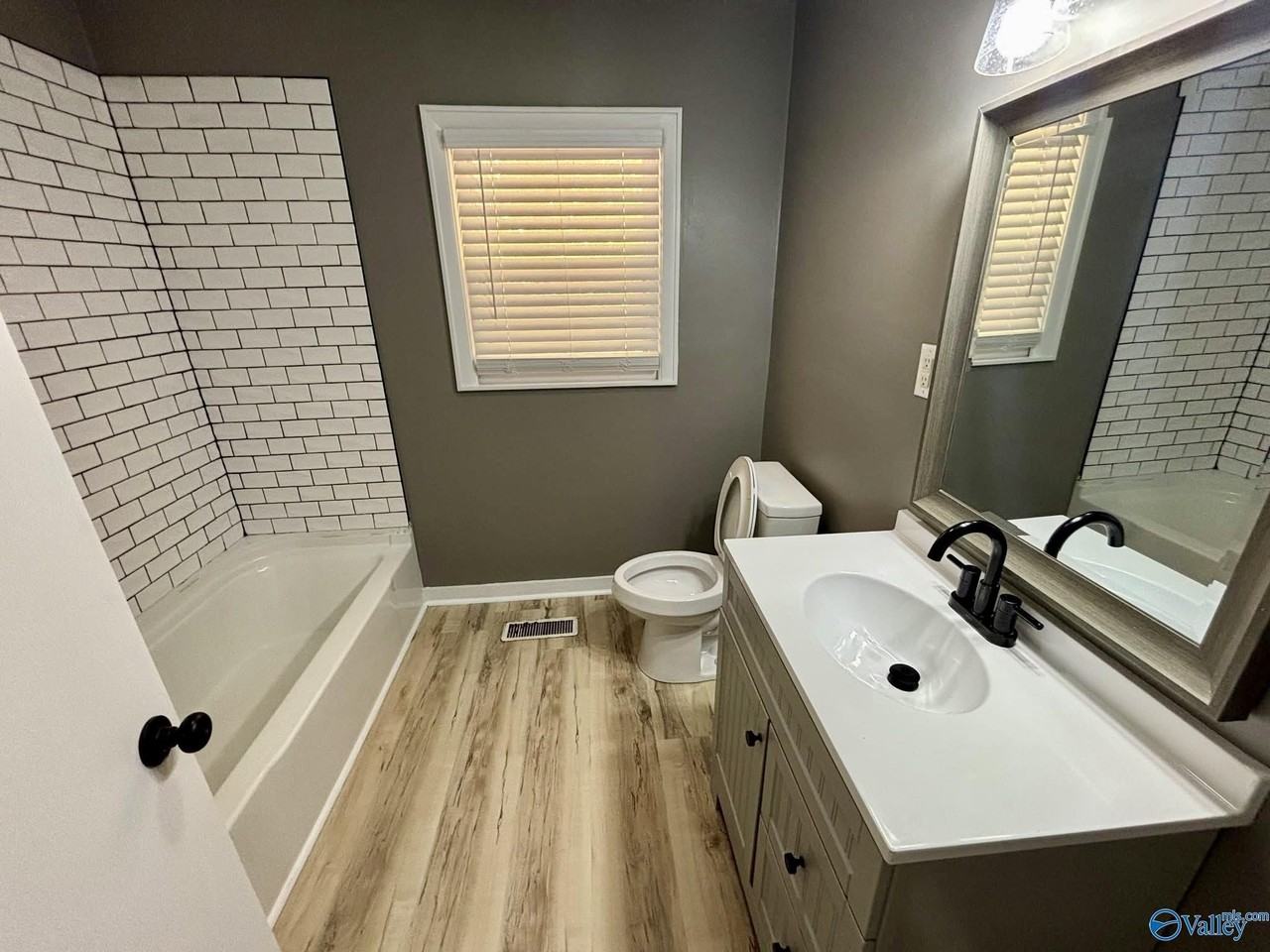 17456 Lucas Ferry Rd - Photo 7 of 9