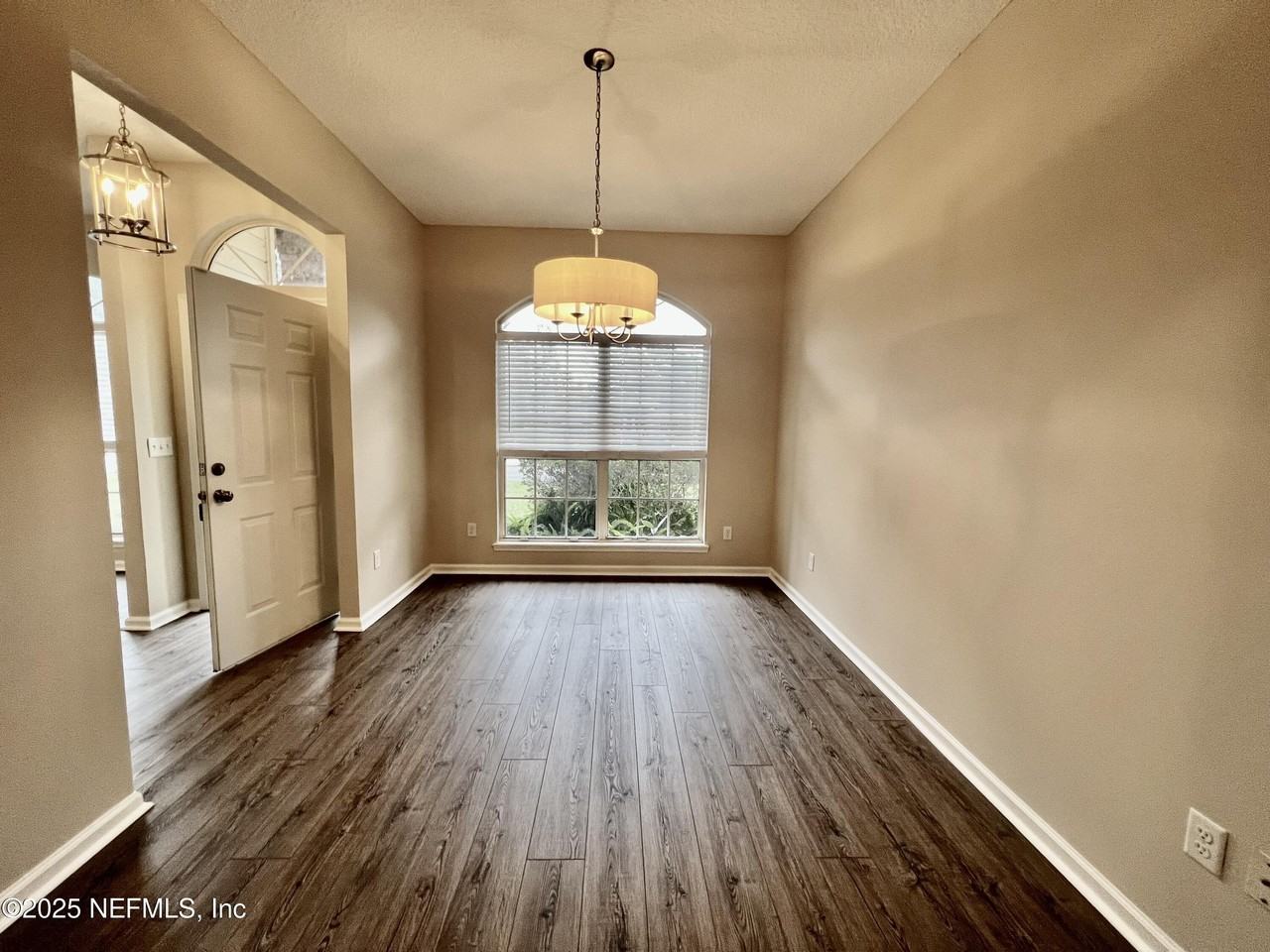 1455 Silver Bell Ln - Photo 7 of 37