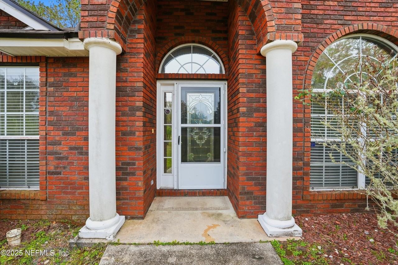 2810 Sweetholly Dr - Photo 3 of 28