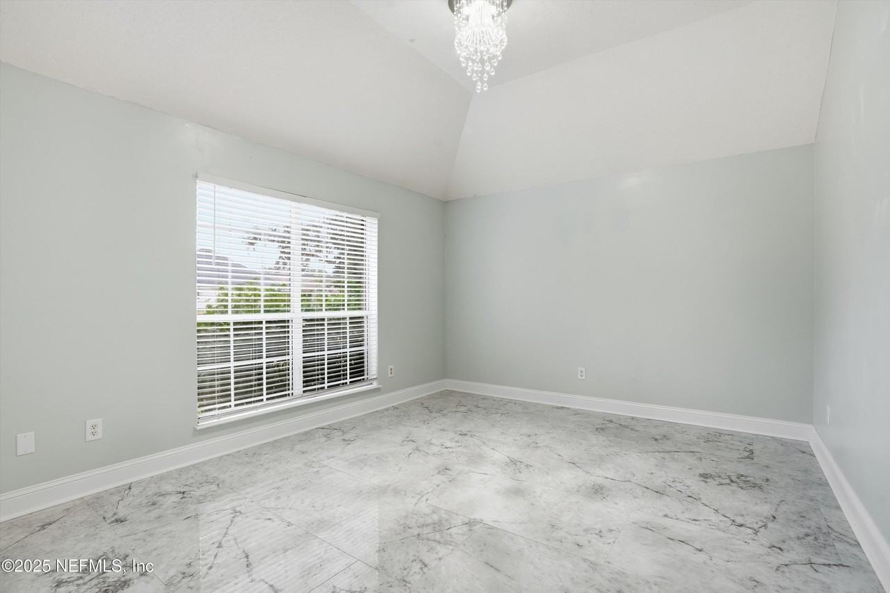 2810 Sweetholly Dr - Photo 6 of 28