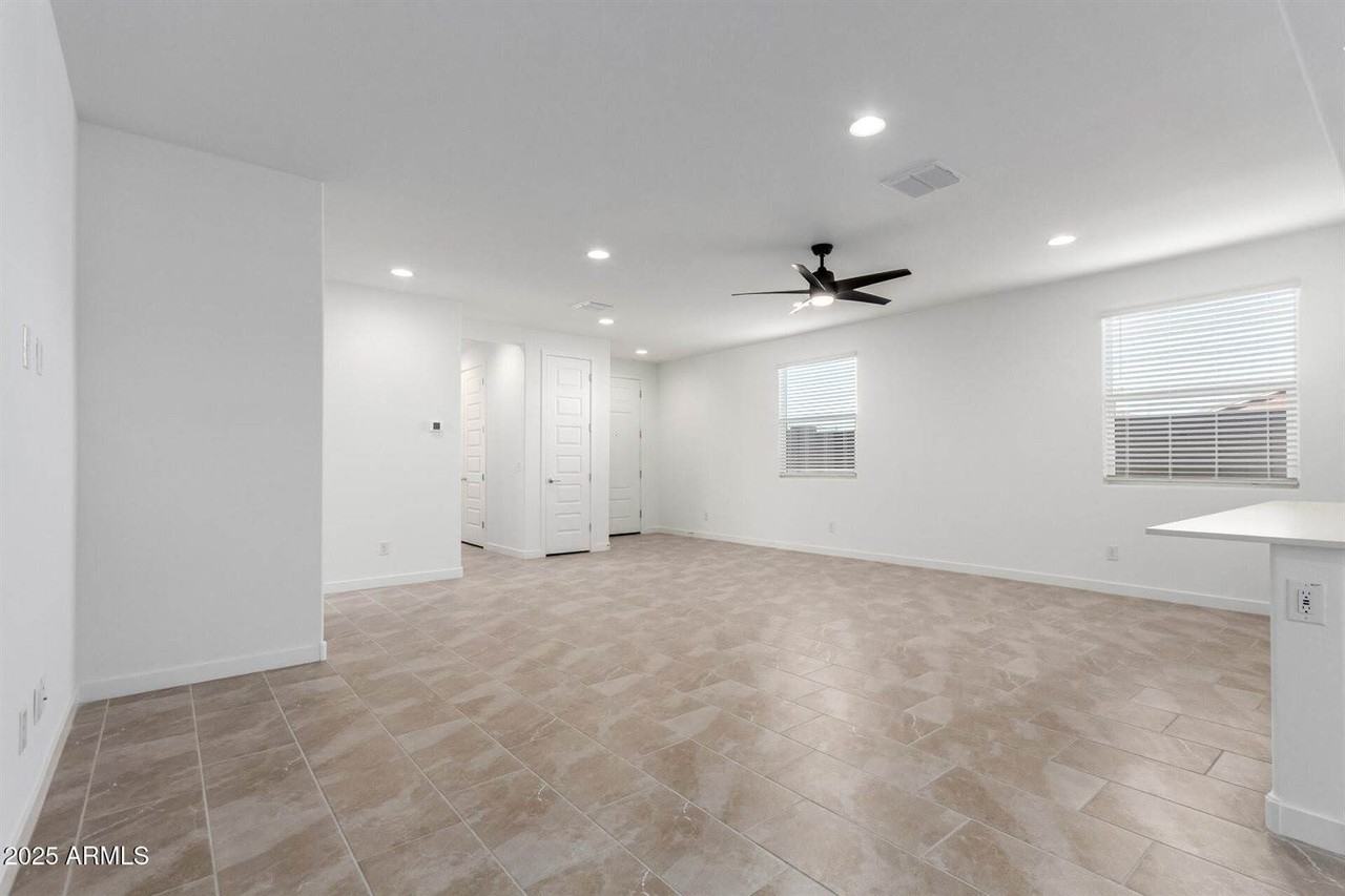 3113 S 156th Ave - Photo 5 of 41