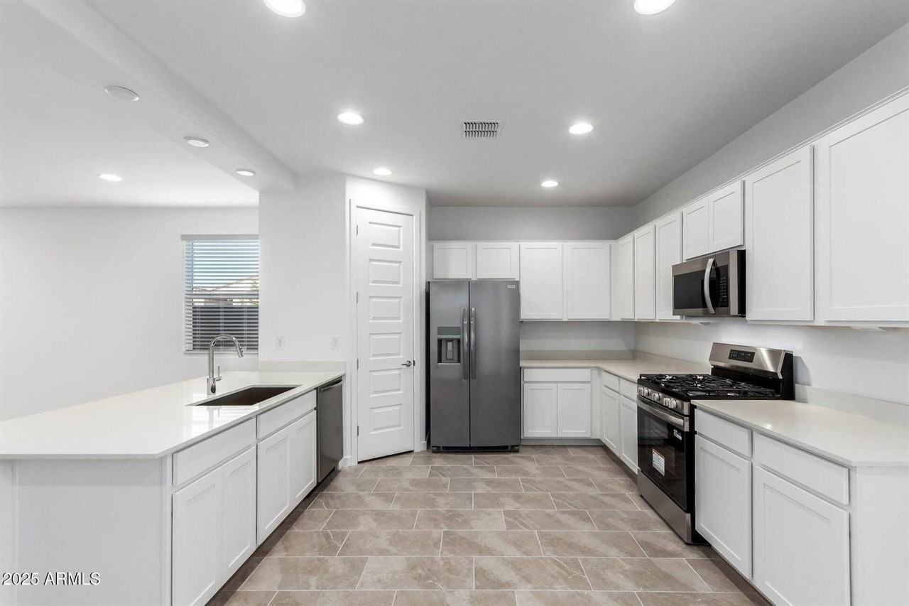 3113 S 156th Ave - Photo 7 of 41