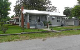 311 Nw Stadium Ter - Photo 1 of 1