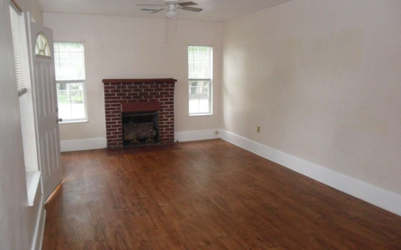 311 Nw Stadium Ter - Photo 4 of 21