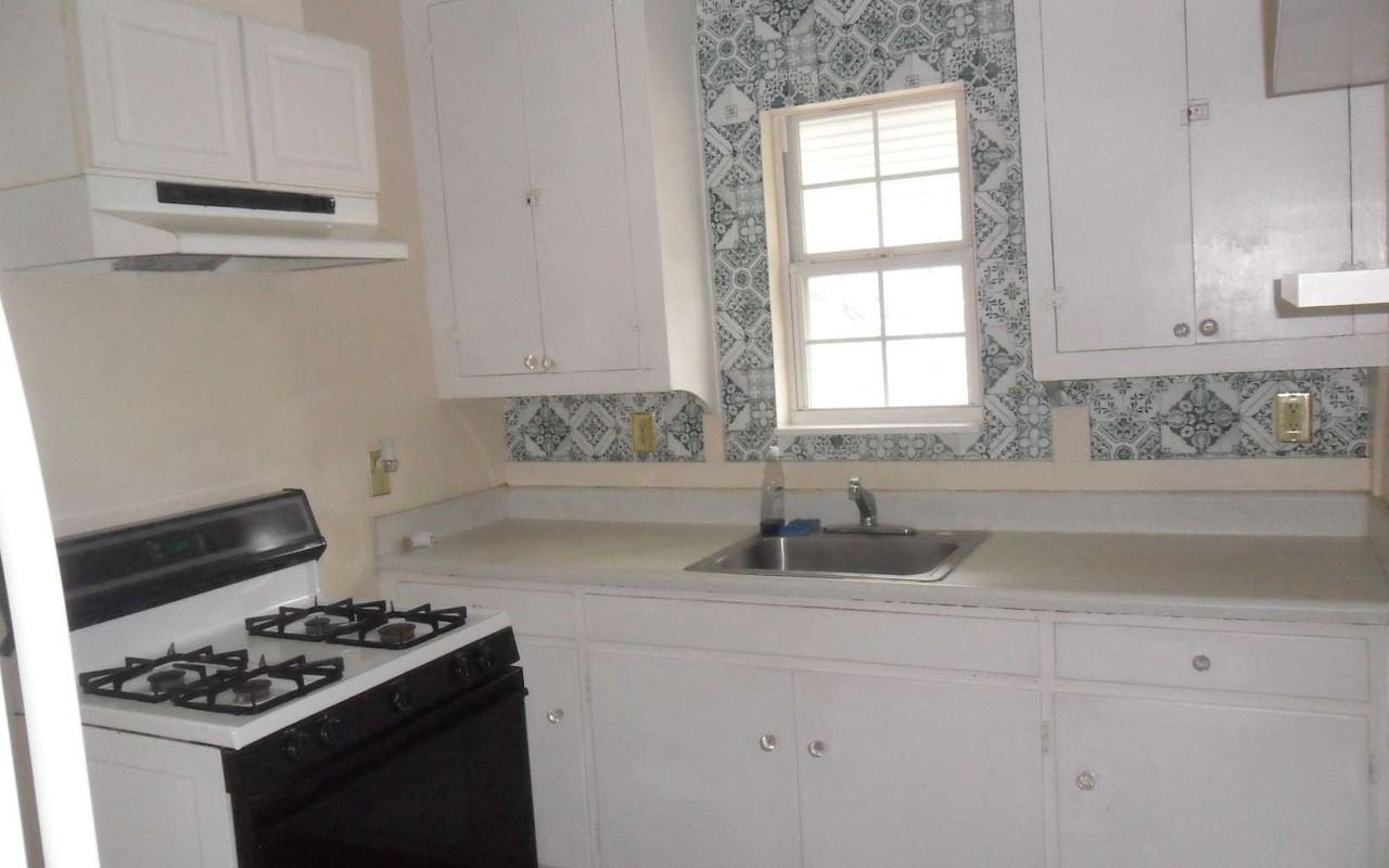 311 Nw Stadium Ter - Photo 5 of 21