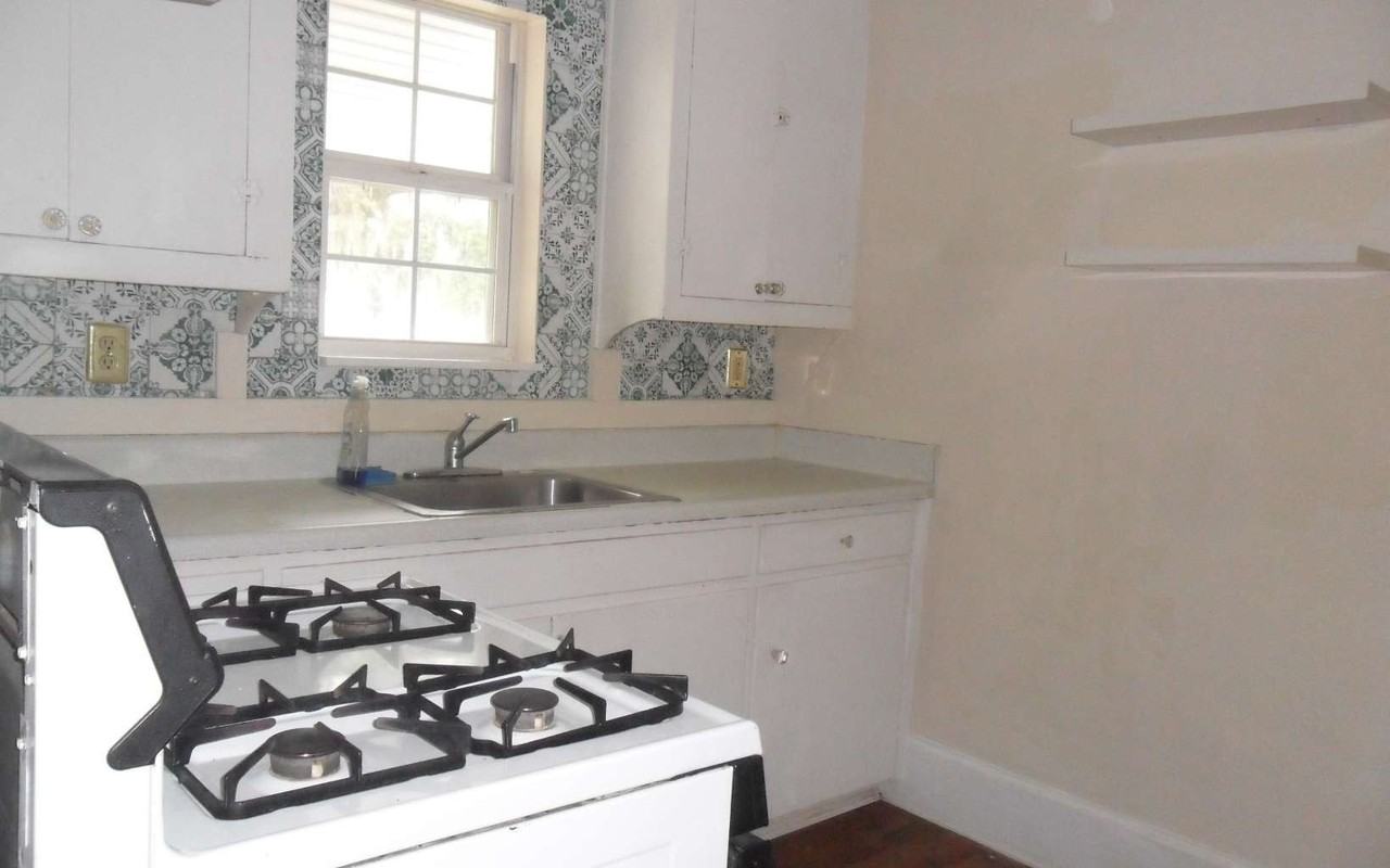 311 Nw Stadium Ter - Photo 7 of 21