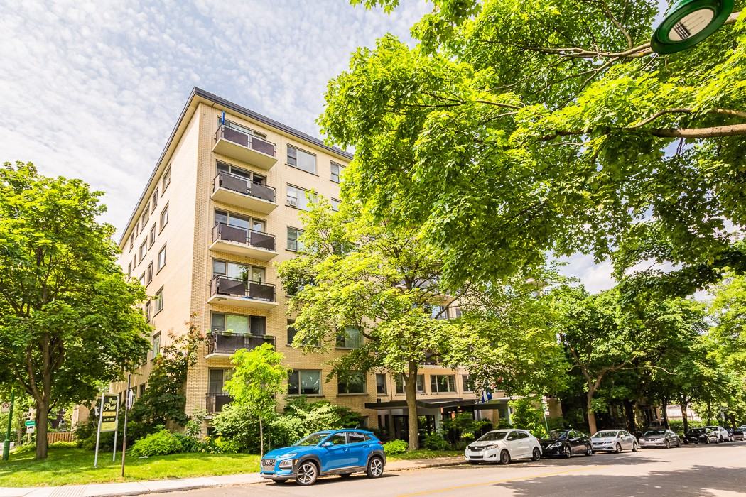 1000 Rue Pratt - Photo 2 of 34