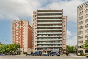 4840 Côte St-Luc Montreal - Photo 1 of 1