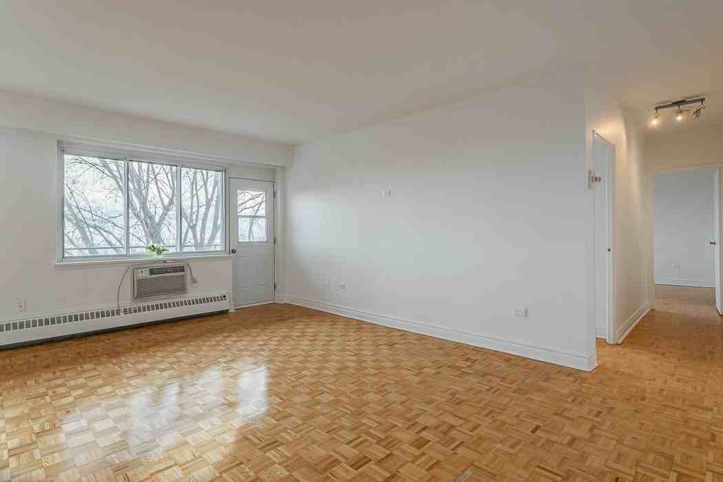 4840 Côte St-Luc Montreal - Photo 7 of 50