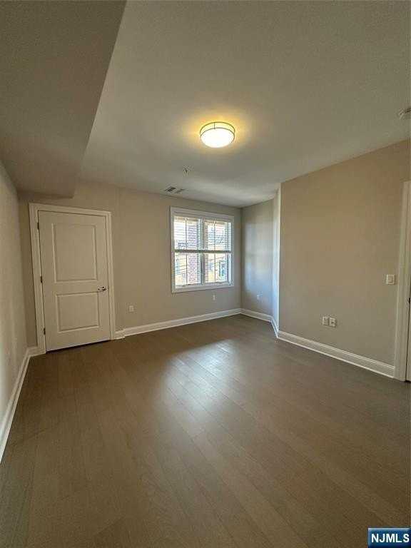 555 10th St - Photo 7 of 15