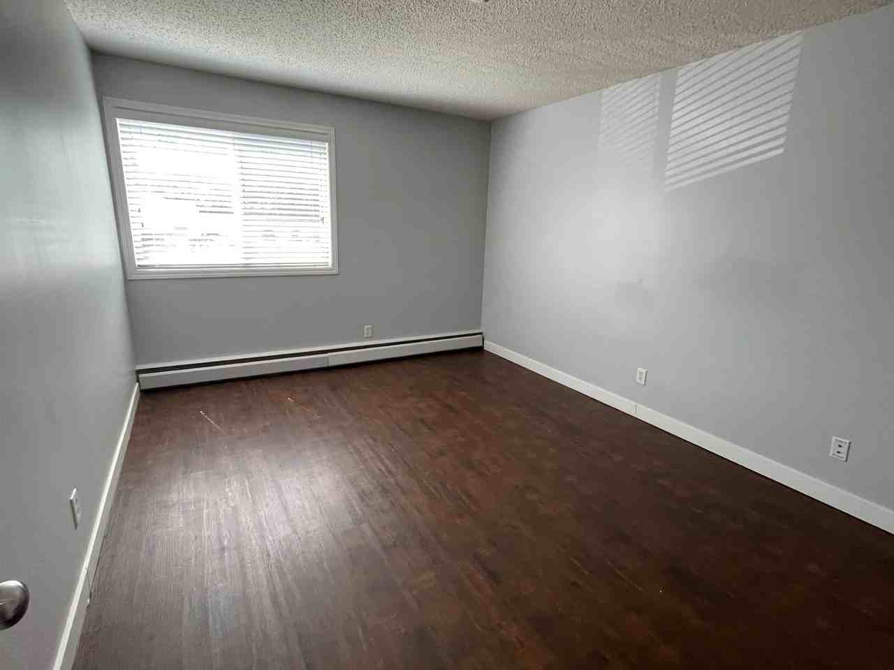 MacDonald Place Apartments - Photo 5 of 8