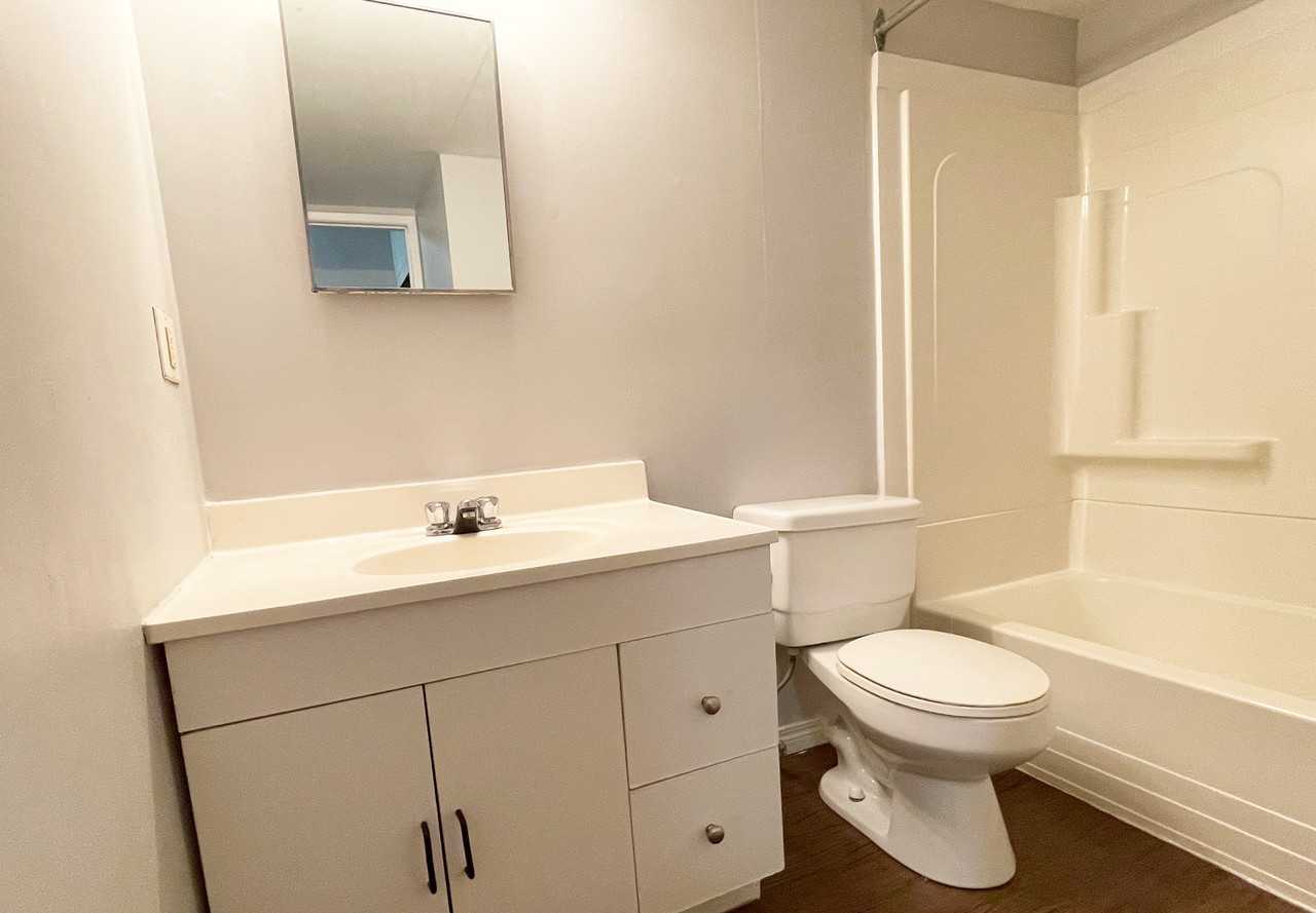 MacDonald Place Apartments - Photo 7 of 8