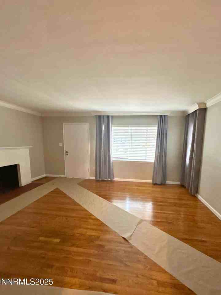 320 W Plumb Ln - Photo 3 of 22