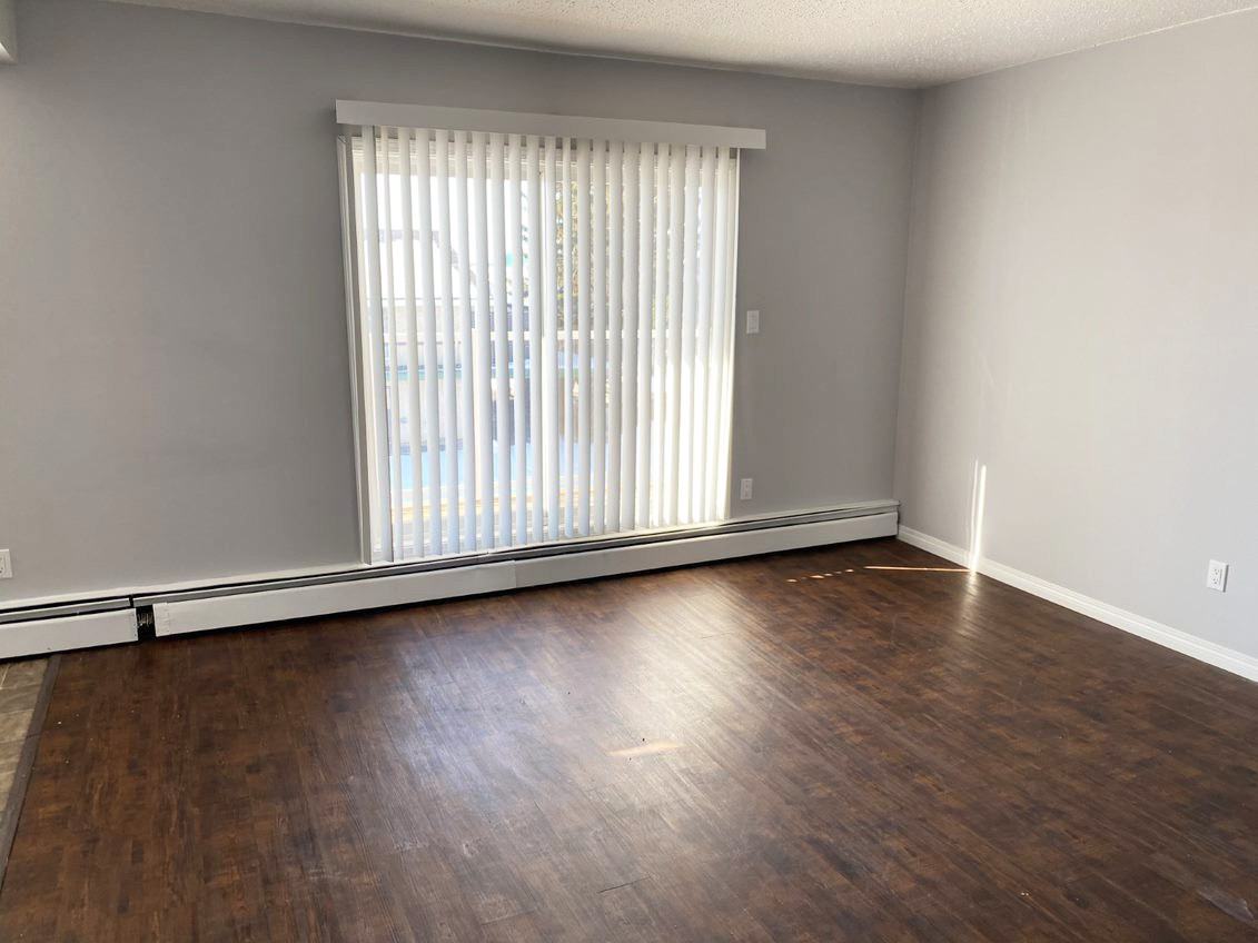 MacKenzie Manor - Photo 7 of 14