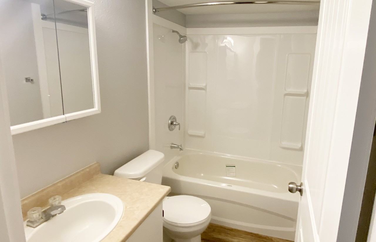 Spruce Manor - Photo 4 of 10