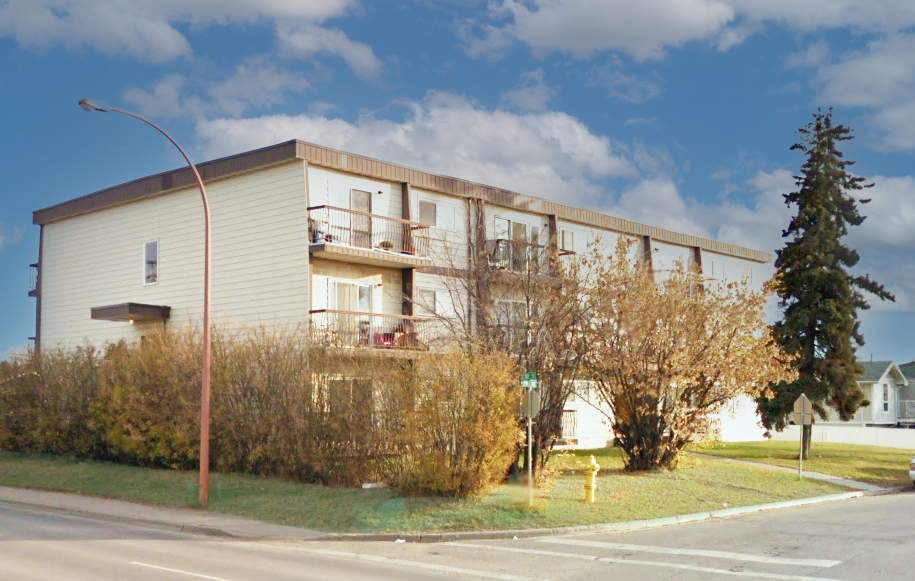 Manor 99 - Photo 2 of 8