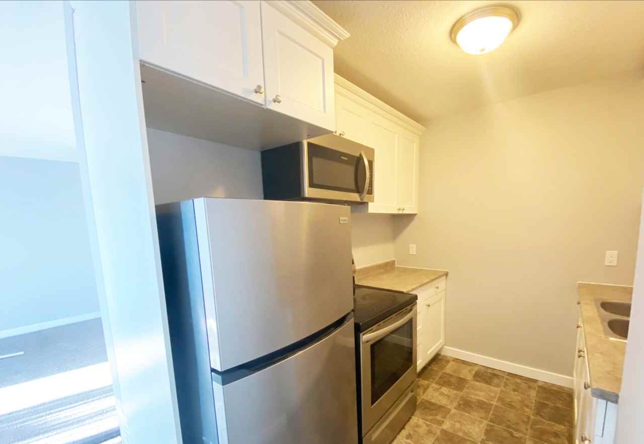 Manor 99 - Photo 4 of 8