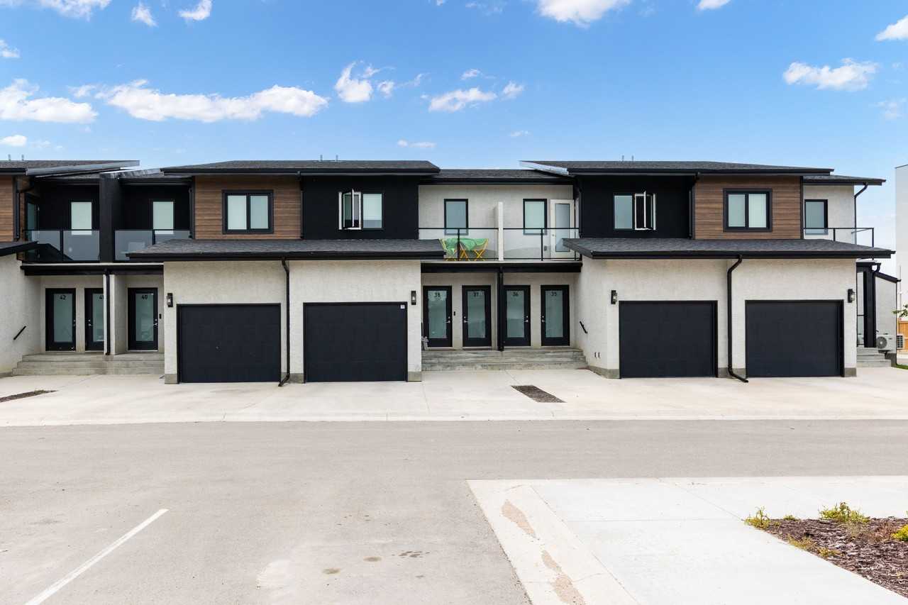 Woodford Townhomes - Photo 4 of 28