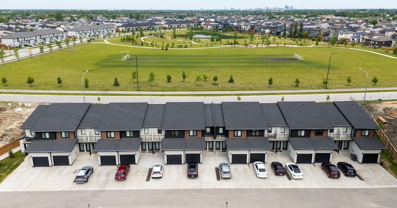 Woodford Townhomes - Photo 5 of 28