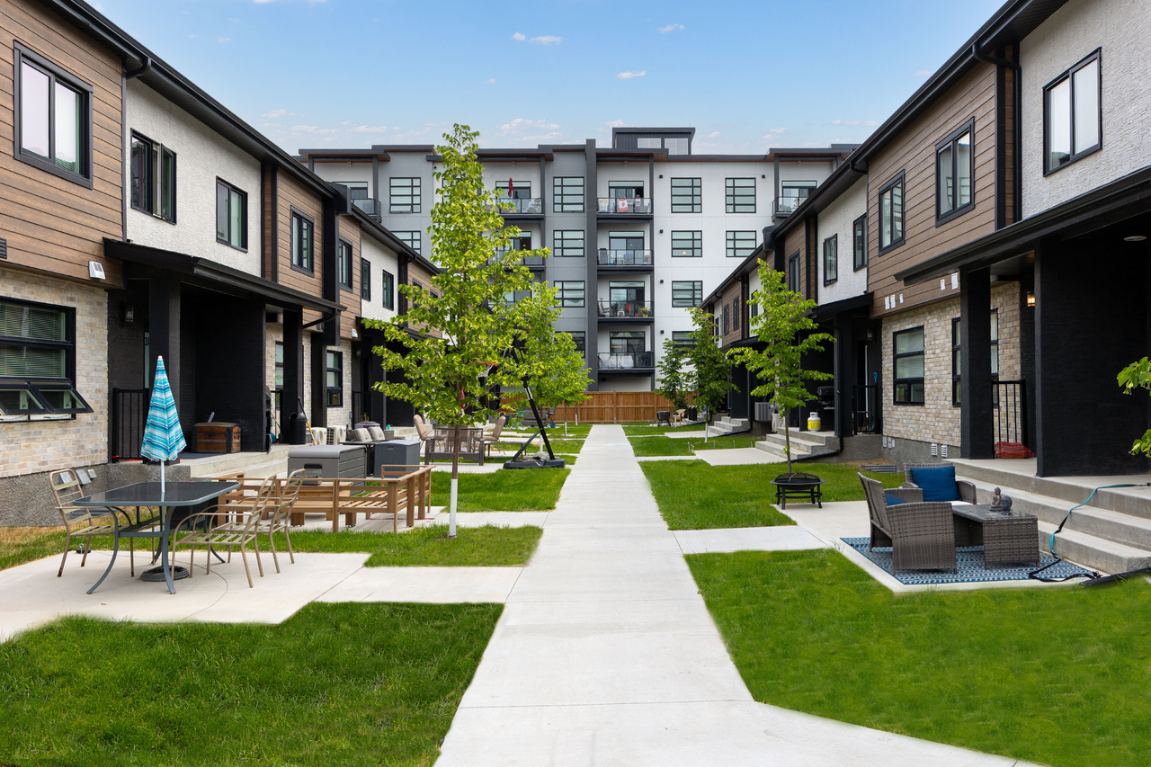 Woodford Townhomes - Photo 7 of 28