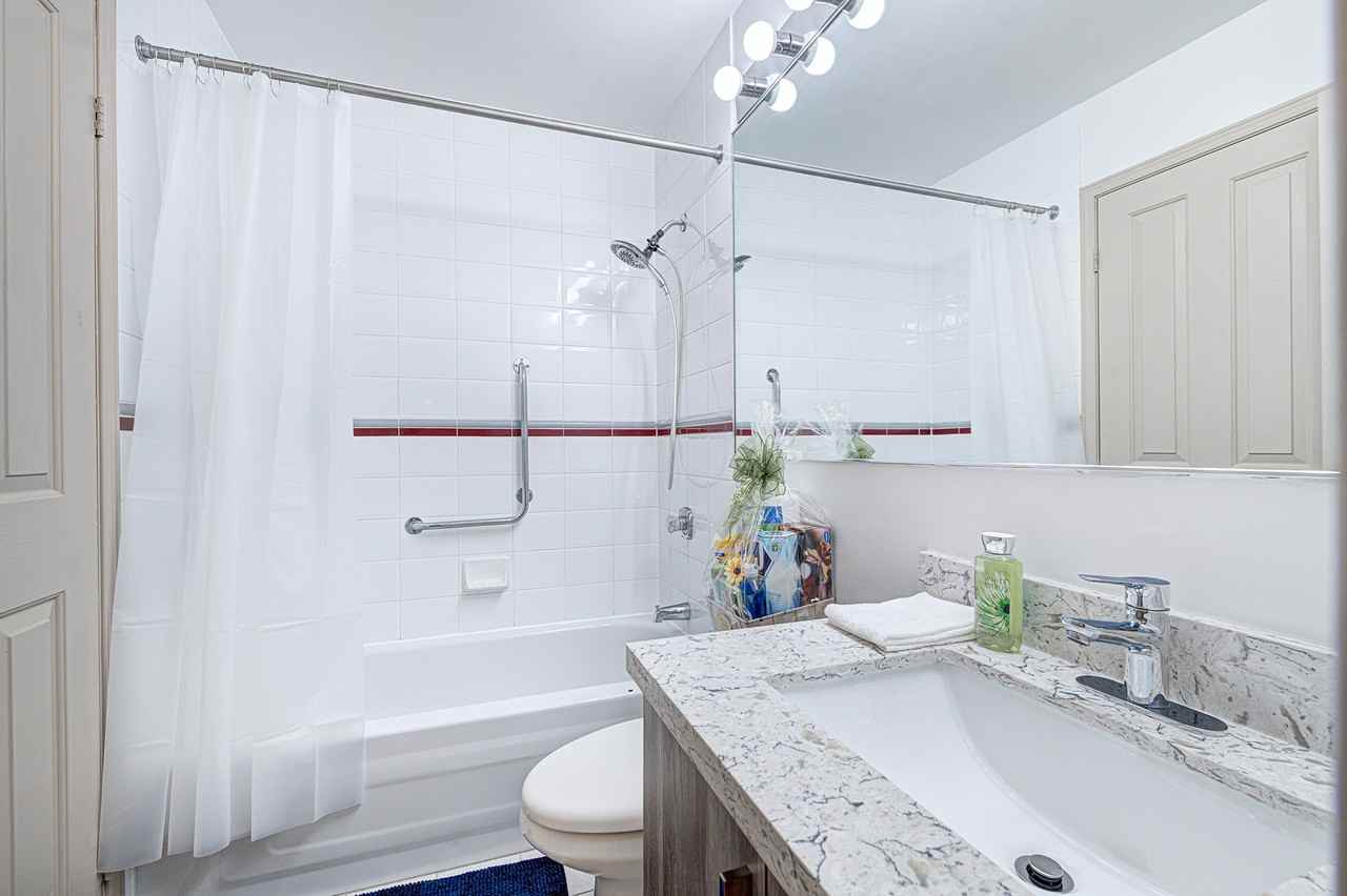 Holly Square Apartments - Photo 4 of 18