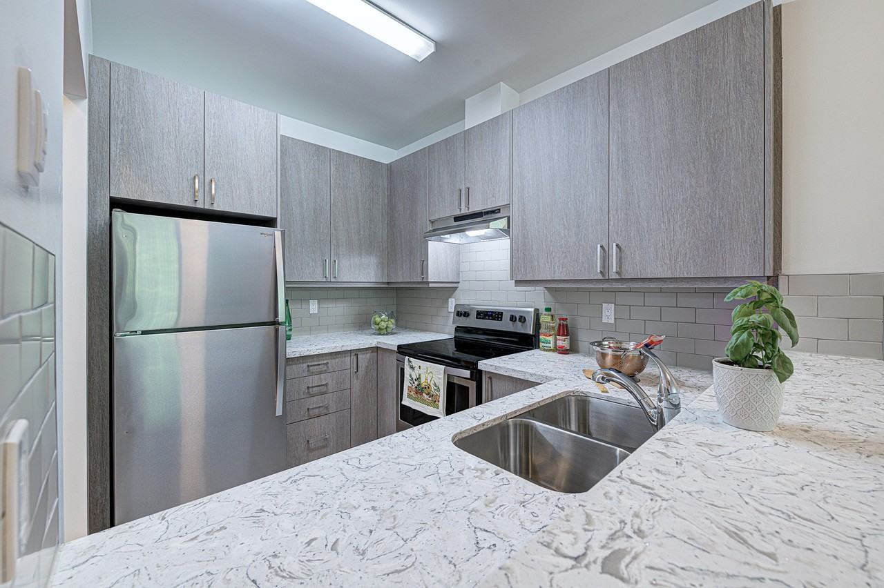 Holly Square Apartments - Photo 5 of 18