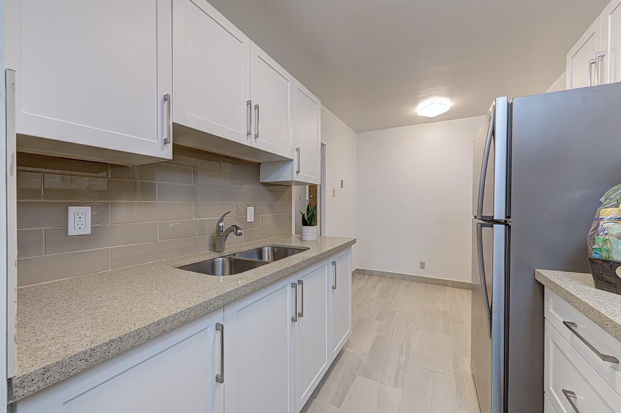 Holly Square Apartments - Photo 6 of 18