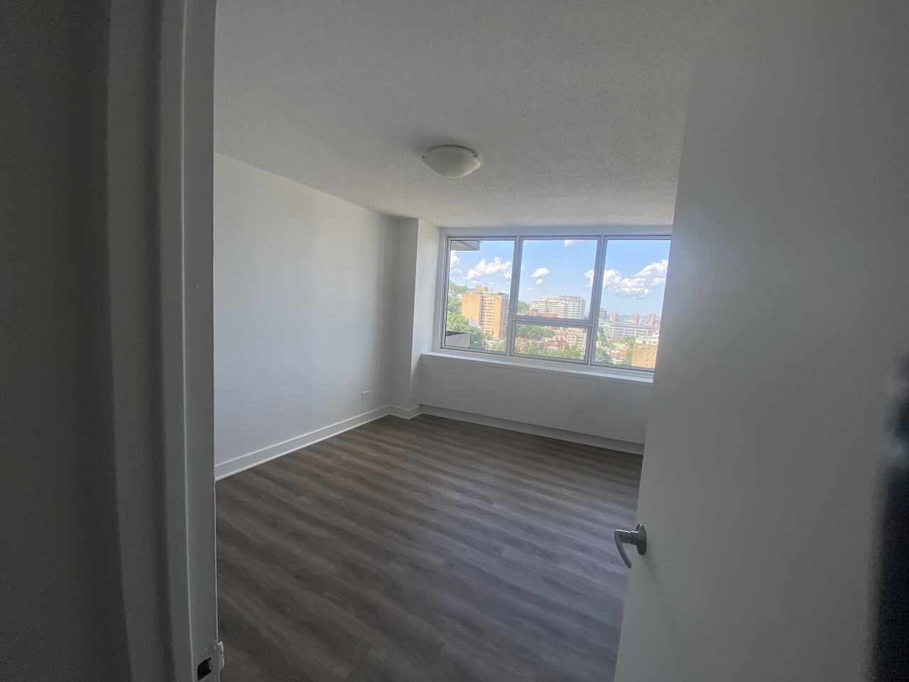 1550 Avenue du Docteur-Penfield - Photo 7 of 40