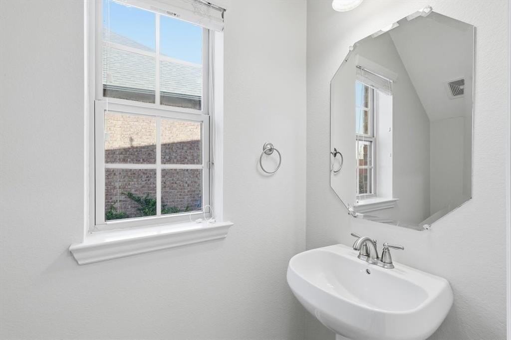 304 Sir Brine Dr - Photo 5 of 38