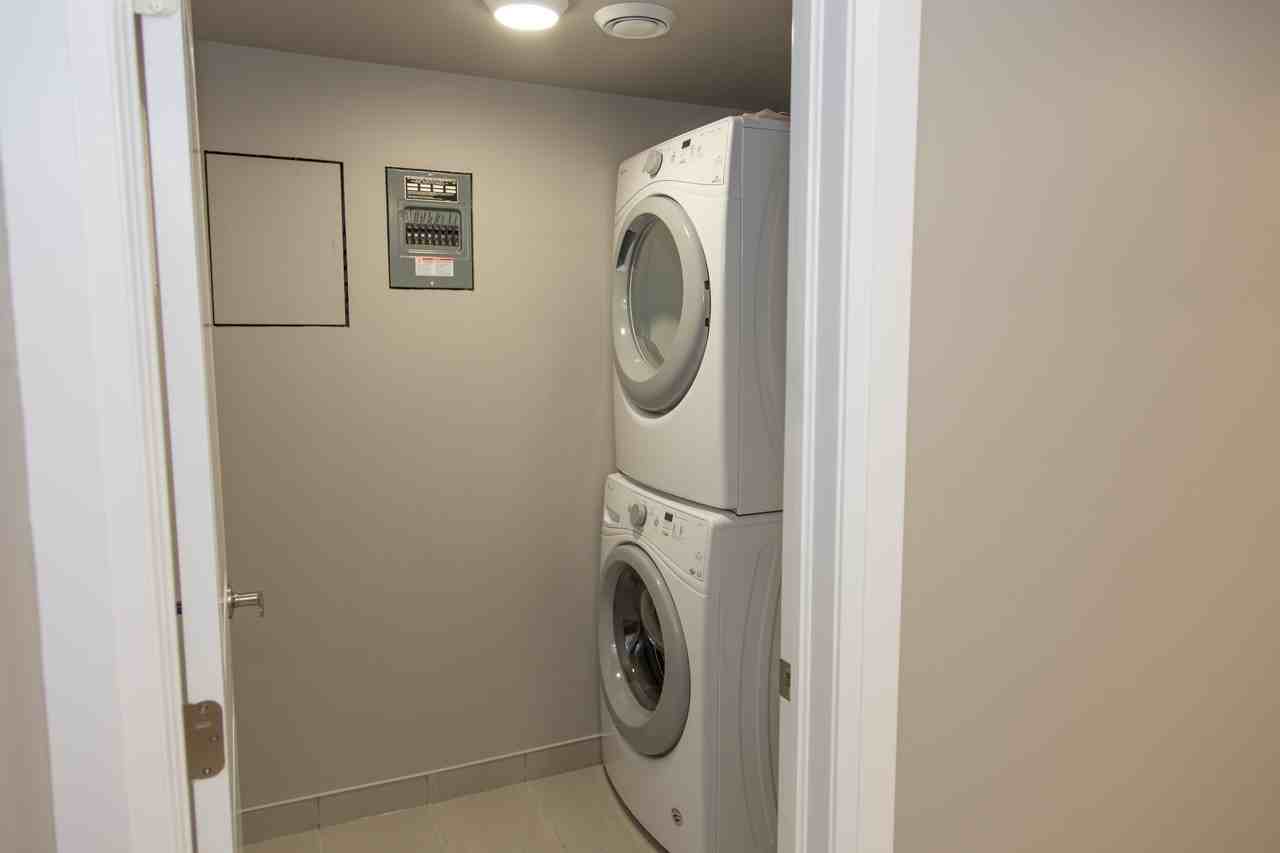 1717 Lansing Avenue - Photo 5 of 17