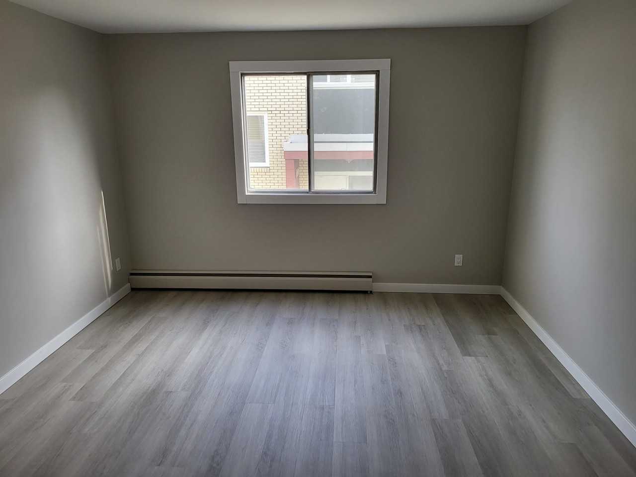 11919-104 St - Photo 5 of 5