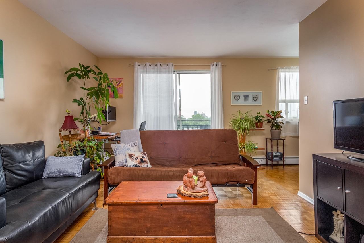 2095 Prospect St - Photo 4 of 28